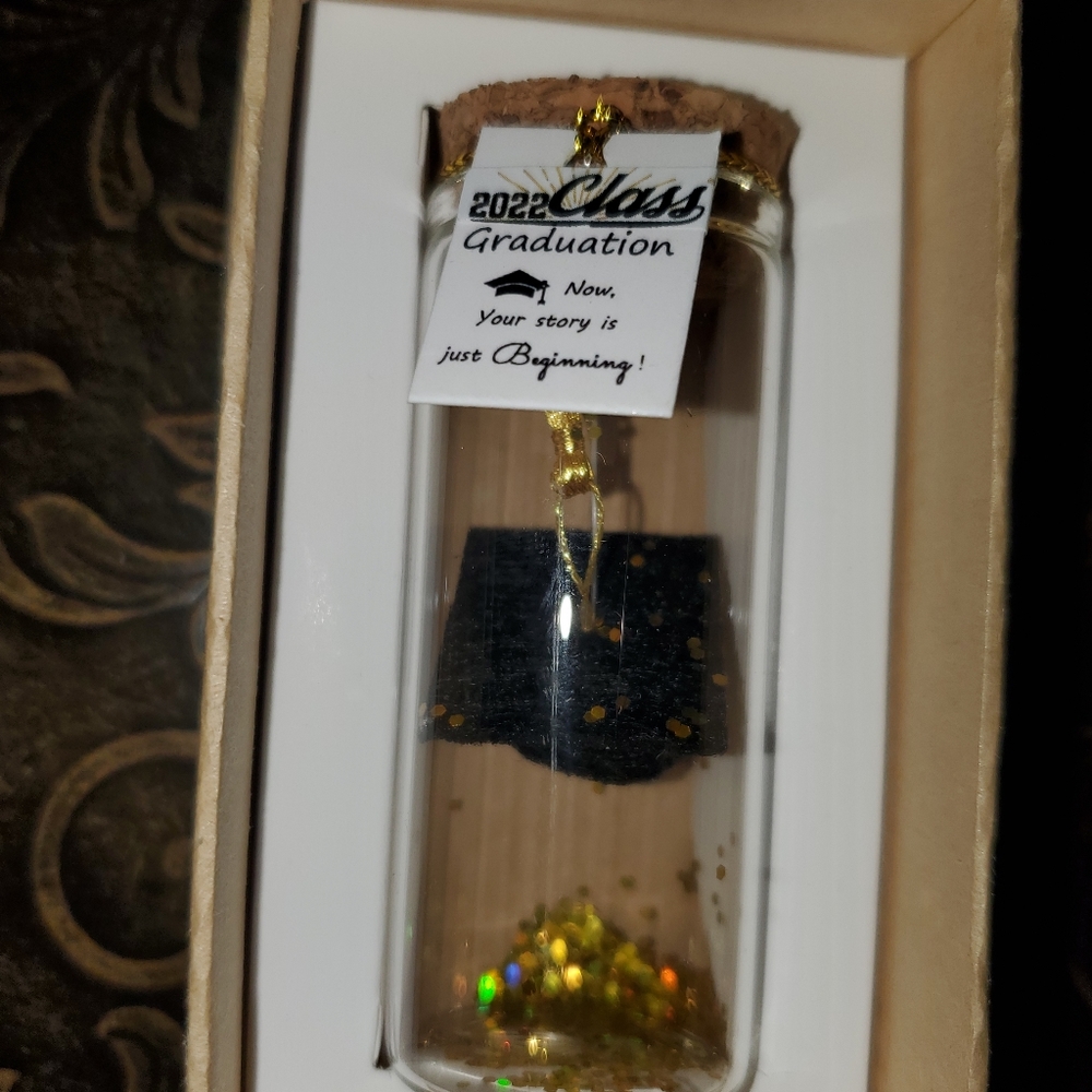 Class 2022 graduation mini bottle gift